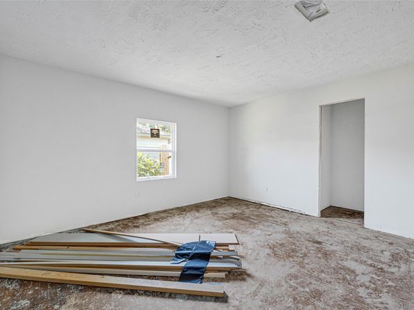 5946 Ridgeway Drive, Houston TX 77033