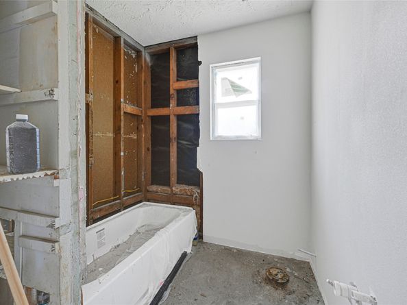 5946 Ridgeway Drive, Houston TX 77033