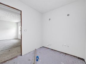 5946 Ridgeway Drive, Houston TX 77033