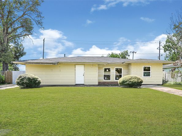 5946 Ridgeway Drive, Houston TX 77033