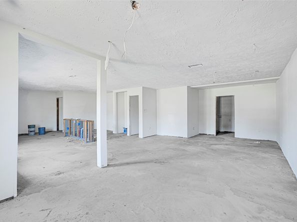 5946 Ridgeway Drive, Houston TX 77033