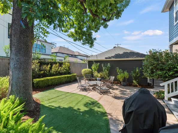 1317 Chamboard Lane, Houston TX 77018