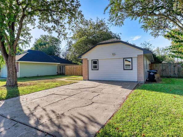 10943 Spanish Grant Drive, Sugar Land TX 77498