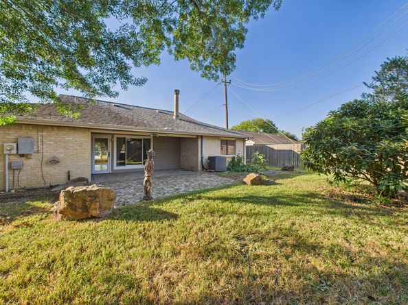 10107 Hollow Canyon Dr, Sugar Land TX 77495