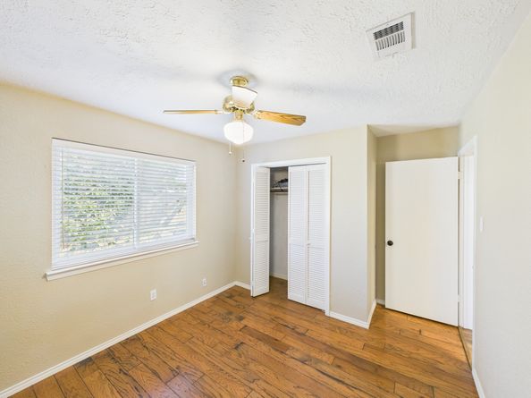 10107 Hollow Canyon Dr, Sugar Land TX 77495