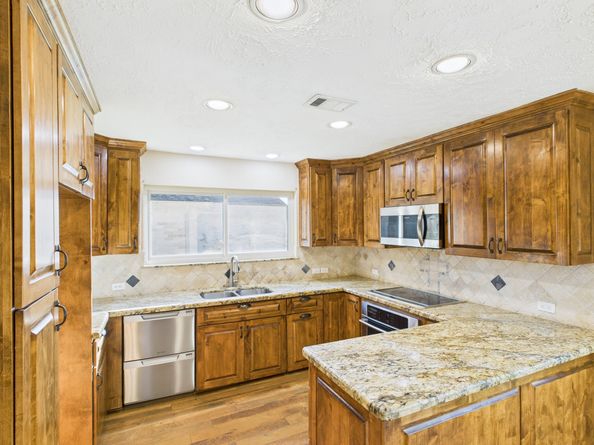 10107 Hollow Canyon Dr, Sugar Land TX 77495