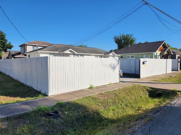 2610 Cochran Street 2, Houston TX 77009