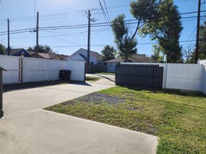 2610 Cochran Street 2, Houston TX 77009