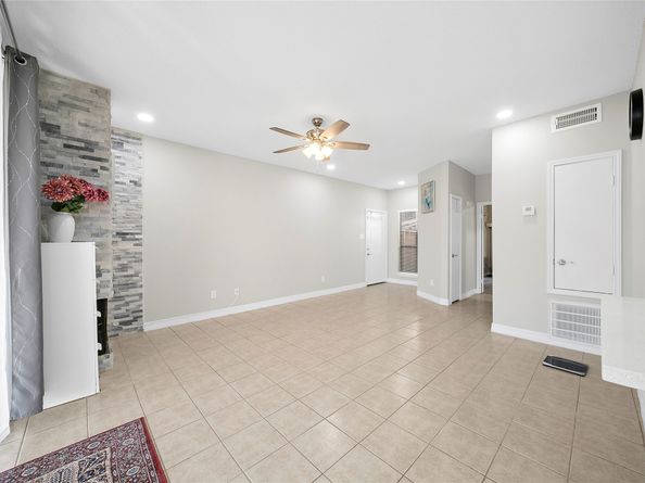 8257 Sands Point Drive 167, Houston TX 77036