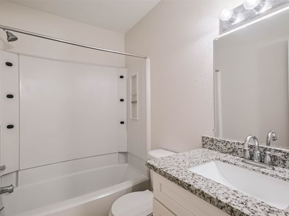 11983 Bob White Drive 17852, Houston TX 77035