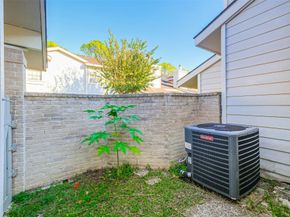 11983 Bob White Drive 17852, Houston TX 77035