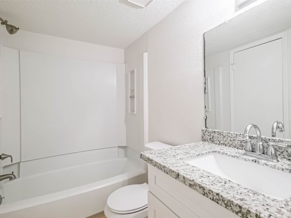 11983 Bob White Drive 17852, Houston TX 77035