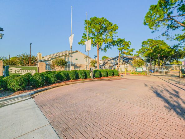 11983 Bob White Drive 17852, Houston TX 77035