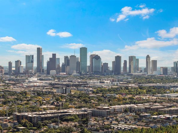 919 Lawrence Street, Houston TX 77008