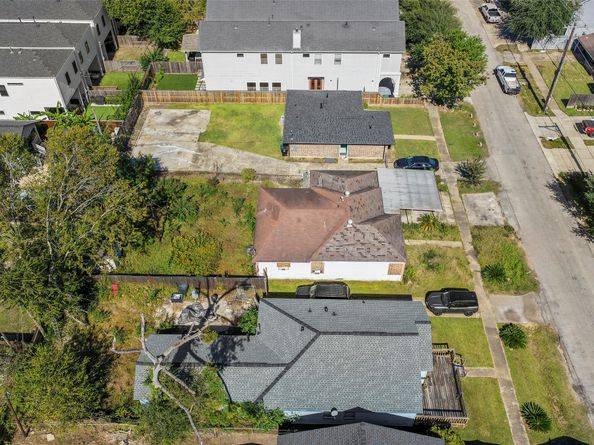 919 Lawrence Street, Houston TX 77008