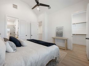 2530 Live Oak Street, Houston TX 77004