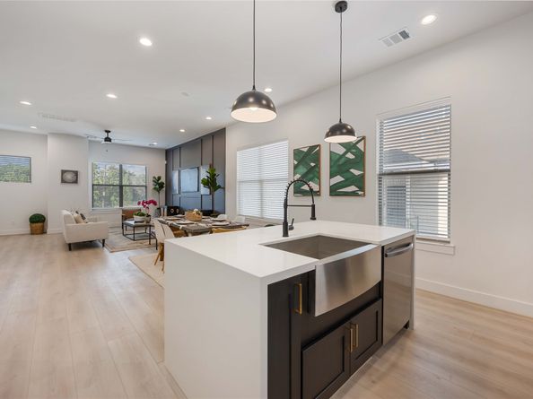 2530 Live Oak Street, Houston TX 77004