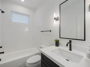 2530 Live Oak Street, Houston TX 77004