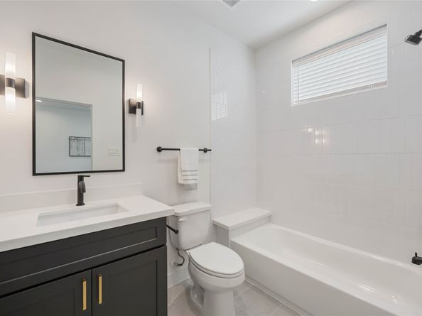 2530 Live Oak Street, Houston TX 77004