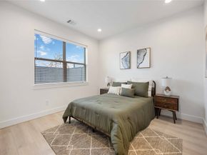 2530 Live Oak Street, Houston TX 77004