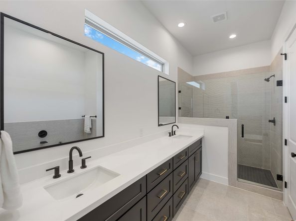 2530 Live Oak Street, Houston TX 77004