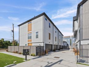 2530 Live Oak Street, Houston TX 77004