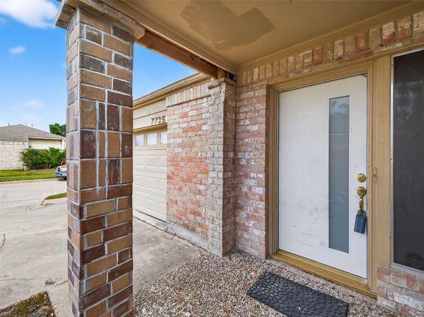 7735 Teal Run Drive, Houston TX 77071