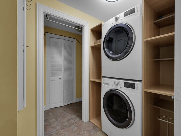 49 Briar Hollow Lane 504, Houston TX 77027