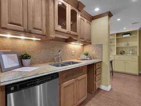 49 Briar Hollow Lane 504, Houston TX 77027