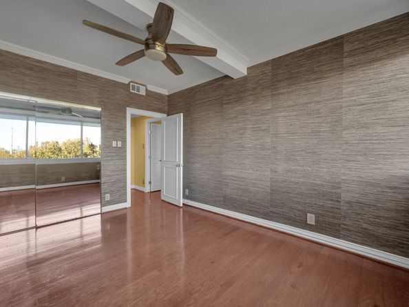 49 Briar Hollow Lane 504, Houston TX 77027