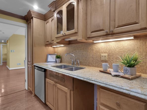 49 Briar Hollow Lane 504, Houston TX 77027