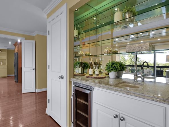 49 Briar Hollow Lane 504, Houston TX 77027