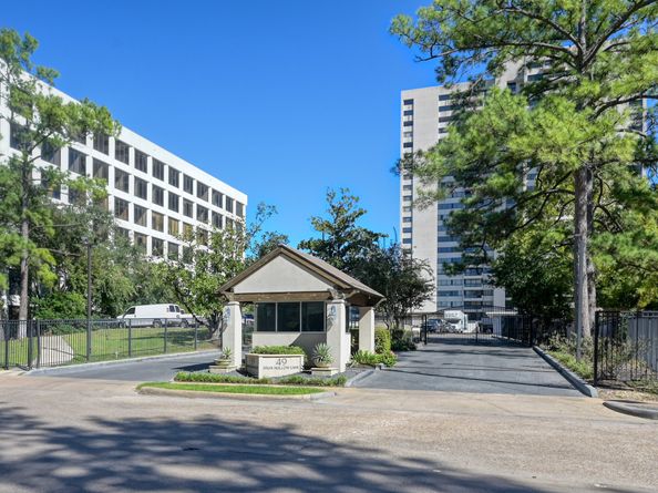 49 Briar Hollow Lane 504, Houston TX 77027