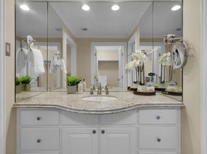 49 Briar Hollow Lane 504, Houston TX 77027