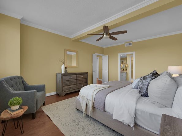 49 Briar Hollow Lane 504, Houston TX 77027