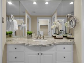 49 Briar Hollow Lane 504, Houston TX 77027