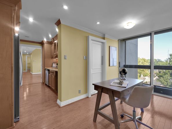 49 Briar Hollow Lane 504, Houston TX 77027