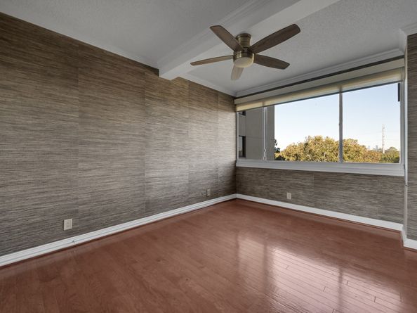 49 Briar Hollow Lane 504, Houston TX 77027