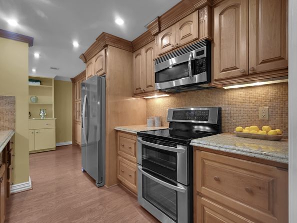 49 Briar Hollow Lane 504, Houston TX 77027