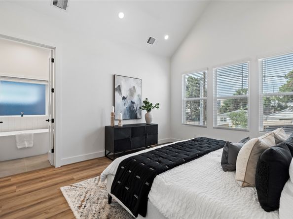 2706 Fox Street, Houston TX 77003