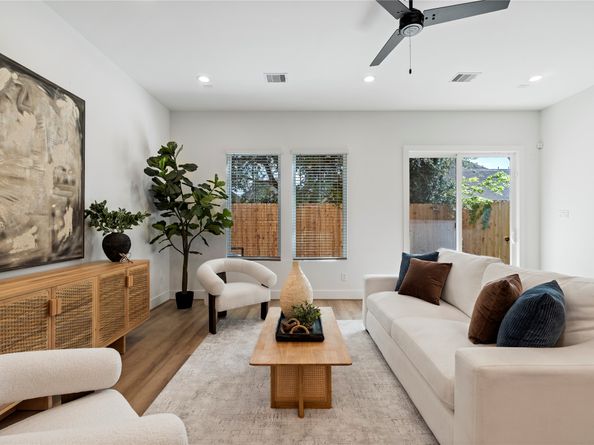 2706 Fox Street, Houston TX 77003