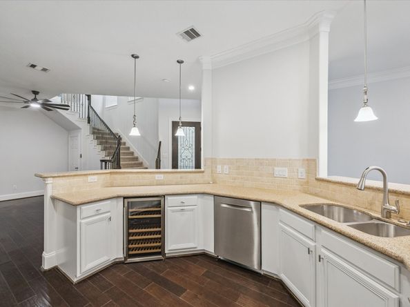 5720 Kiam Street C, Houston TX 77007