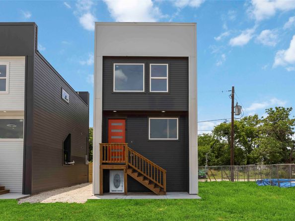 2116 Des Chaumes Street, Houston TX 77026