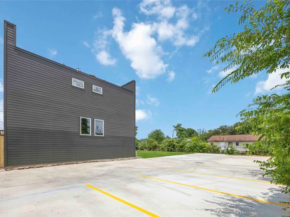 2116 Des Chaumes Street, Houston TX 77026