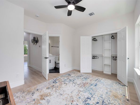 2116 Des Chaumes Street, Houston TX 77026