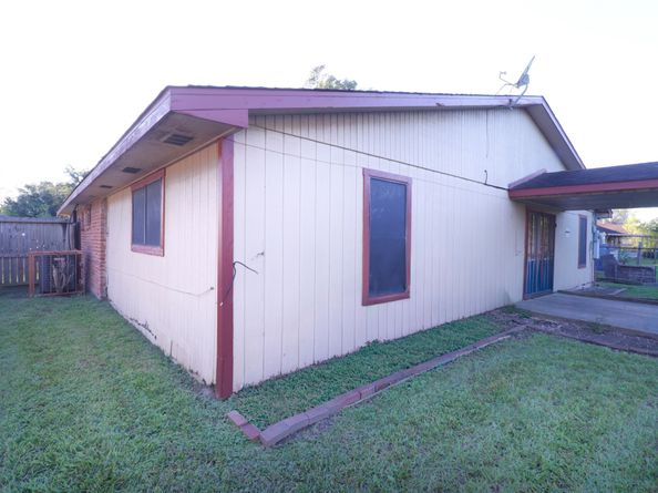 6407 Sandy Oaks Drive, Houston TX 77050