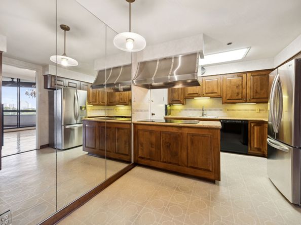 5555 Del Monte Drive 605, Houston TX 77056