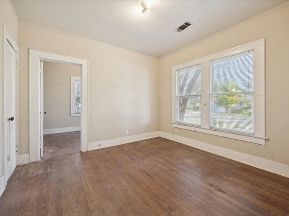 1103 W Cottage Street, Houston TX 77009