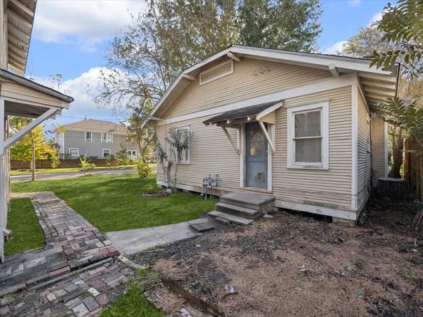 1103 W Cottage Street, Houston TX 77009