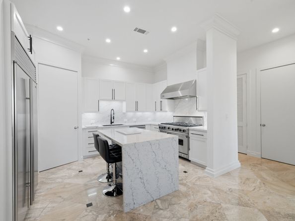 3388 Sage Road 601, Houston TX 77056